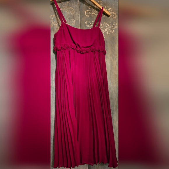 NICOLE by Nicole Miller Rose Buds Flouncy Pleated Dress (4) - Picture 3 of 12